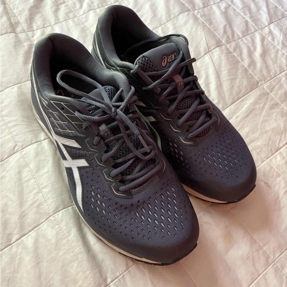Asics Gray Athletic Shoes with Mesh Upper and Cushioned Midsole